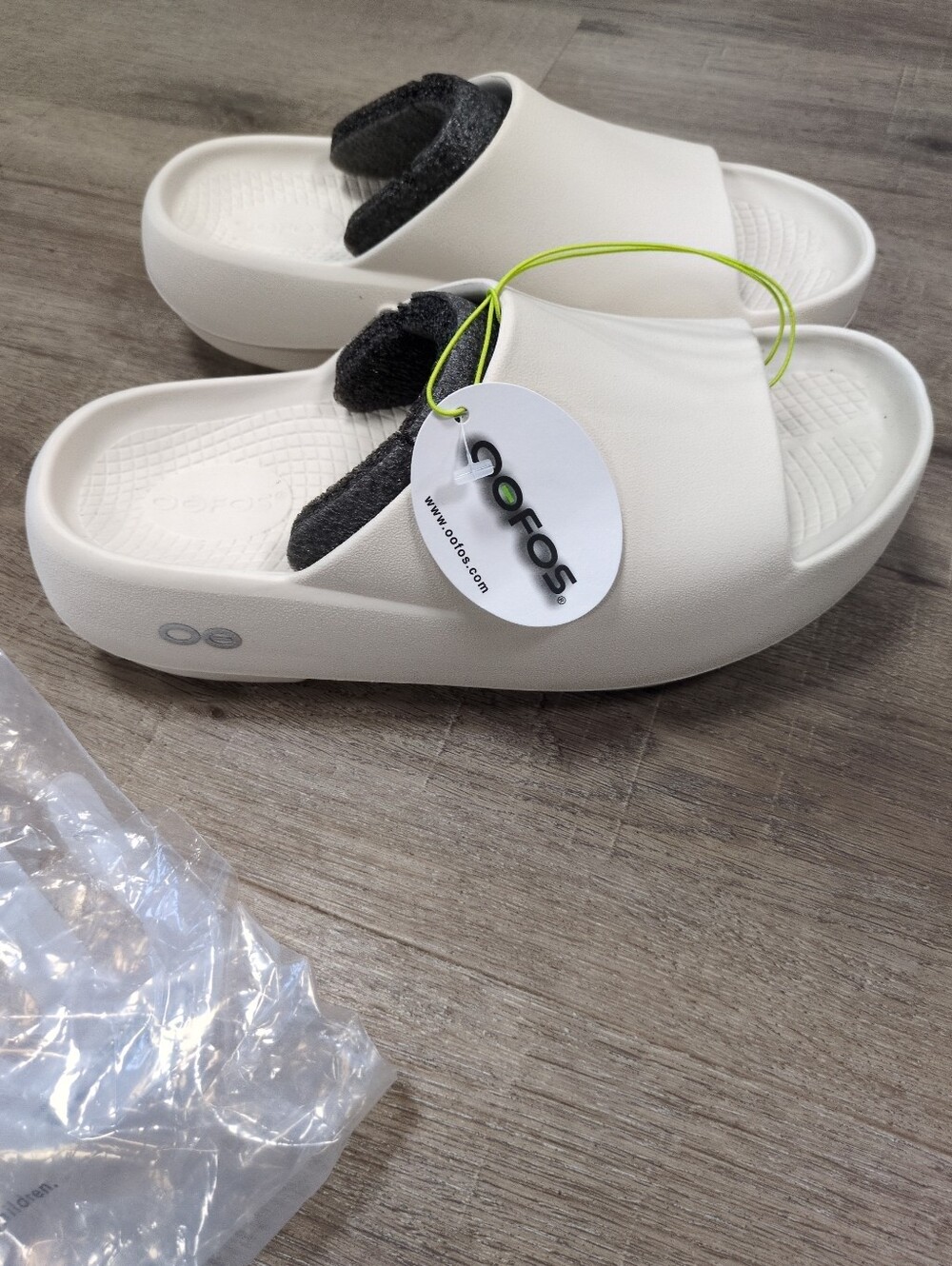 NEW OOFOS OOahh Slide Sandal Chalk White Sz 10 Womens